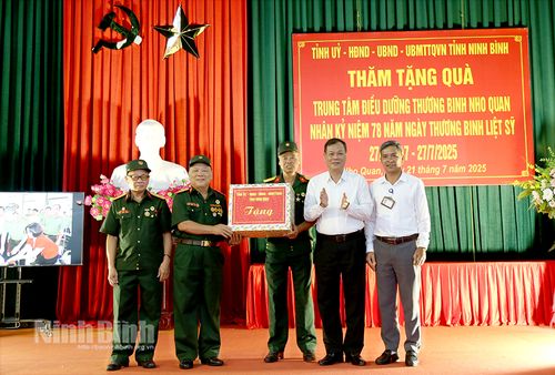 Lãnh đạo HĐND tỉnh thăm, tặng quà nhân kỷ niệm 78 năm Ngày Thương binh-Liệt sĩ