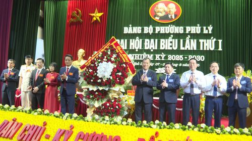 Đồng chí Phó Bí thư Tỉnh ủy, Chủ tịch HĐND tỉnh dự Đại hội đại biểu Đảng bộ phường Phủ Lý lần thứ I, nhiệm kỳ 2025-2030